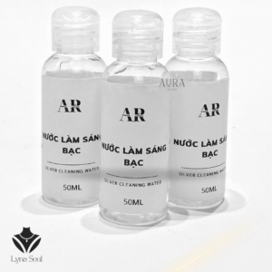 dây chuyền bạc bị chuyển màu đồng với nước rửa bạc.