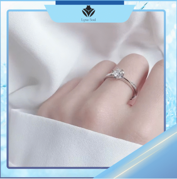 Nhẫn bạc nữ Lyna Soul 𝐋𝐮𝐜𝐲 𝐅𝐢𝐧𝐞 𝐑𝐢𝐧𝐠 S925 đính đá 4mm kim cương nhân tạo cao cấp - Ảnh 4